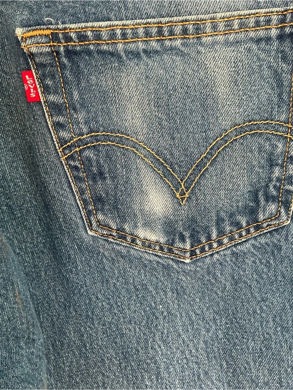 Vintage Levi’s 501 button fly medium wash straight leg jeans 34 x 32